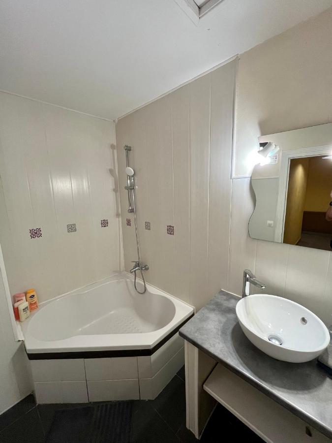 Appartement 2 Chambres - Lits King Size - Wifi - Baignoire Le Puy-en-Velay Ngoại thất bức ảnh